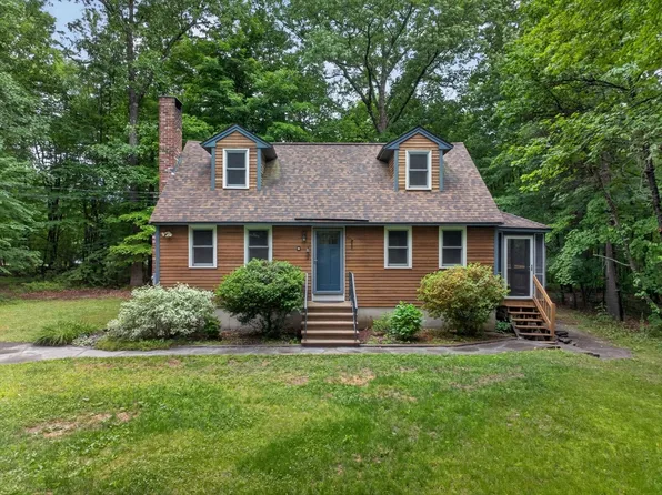 46 West St, Pepperell, MA 01463