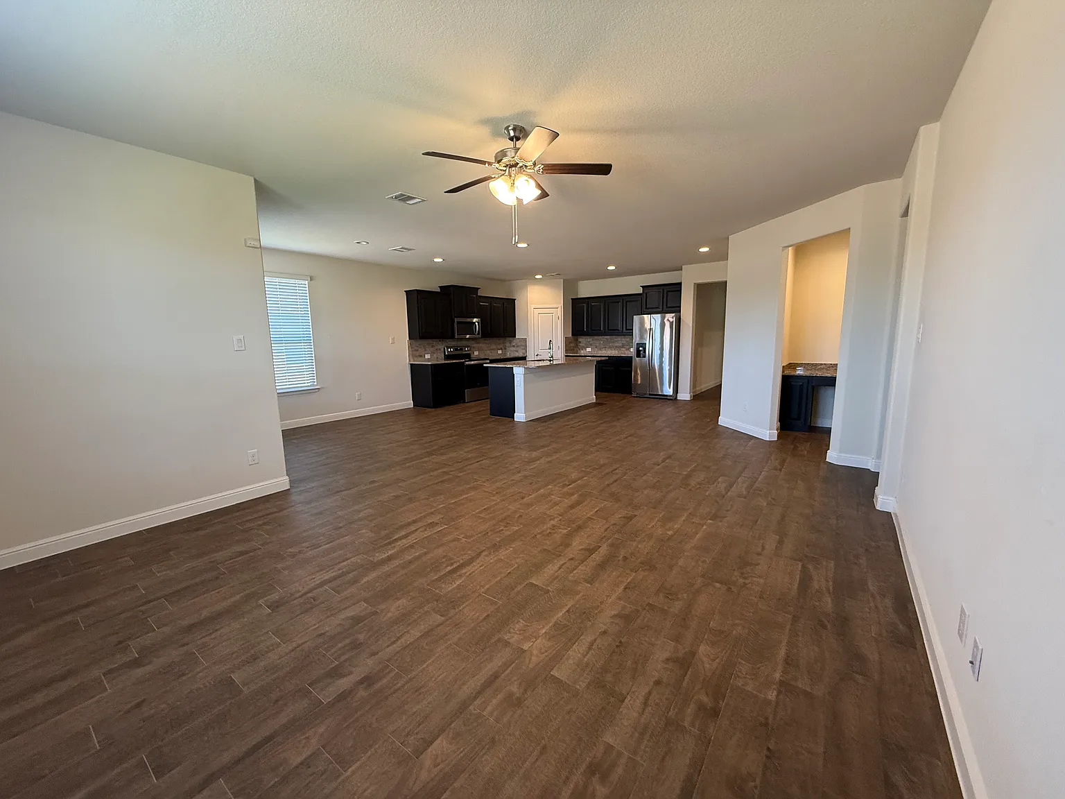 4 bed, 2023 sqft, $2,495 — Photo 2
