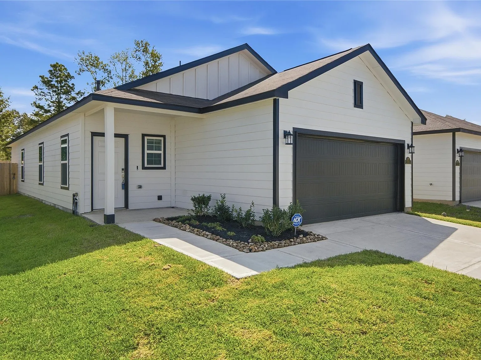 3 bed, 2.0 bath, 1388 sqft, $1,875 — Photo 2