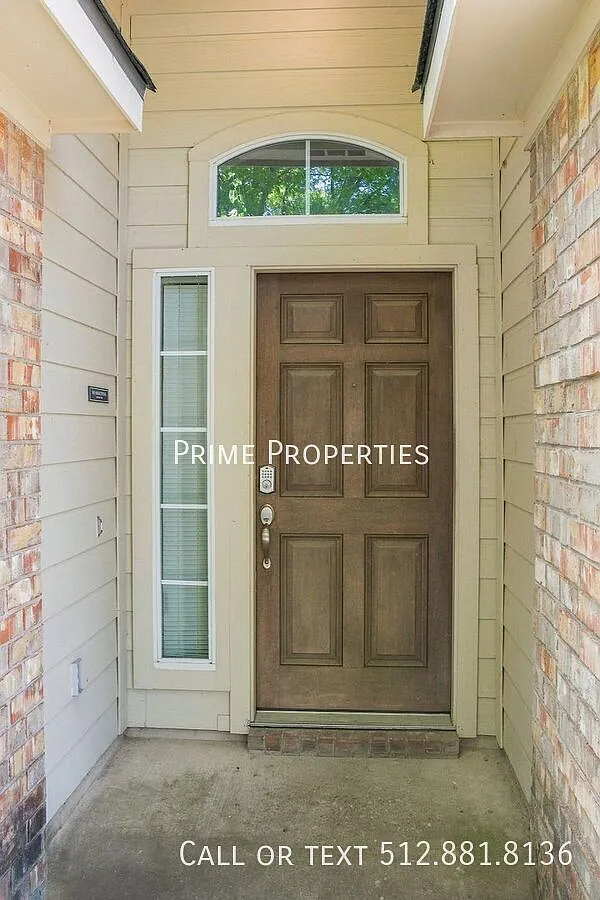 Beautiful brick home available for lease! — Photo 2