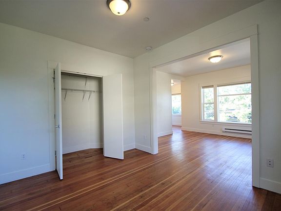 2nd image of 2046 Franklin Ave E APT 8