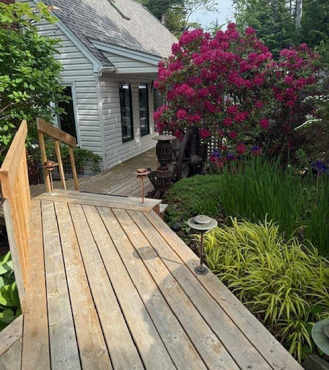 1st image of 10 Riverfront Ct