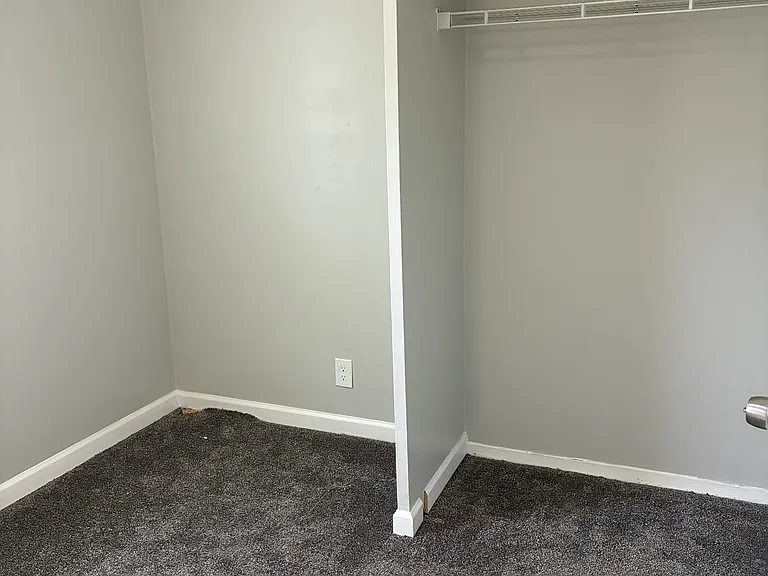 136 Flintstone Dr — Photo 4