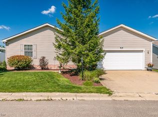 381 Far Hill Dr, Chardon, OH 44024