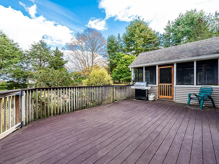 131 Hemlock Dr — Photo 37