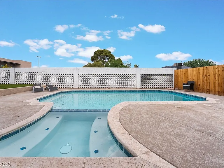 3992 Chinchilla Ave — Photo 43