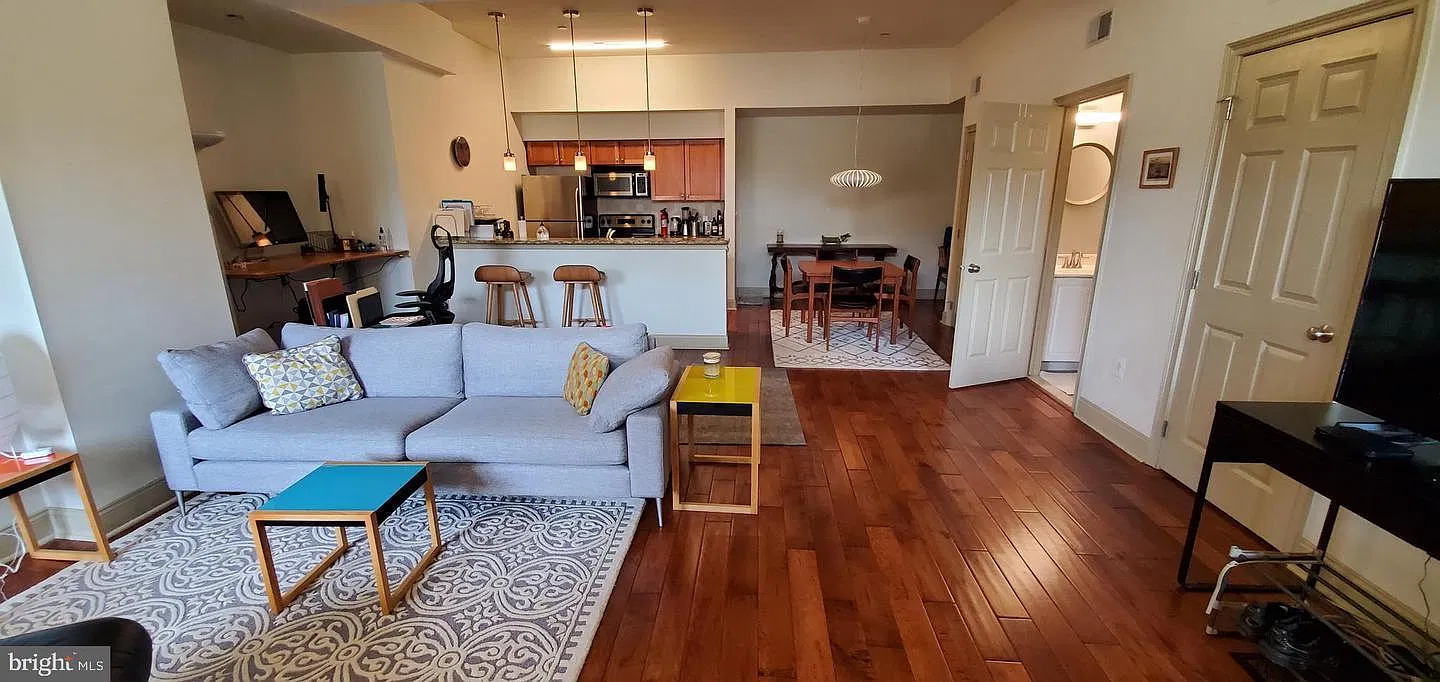 1 bed, 1.5 bath, 917 sqft, $2,695 — Photo 3