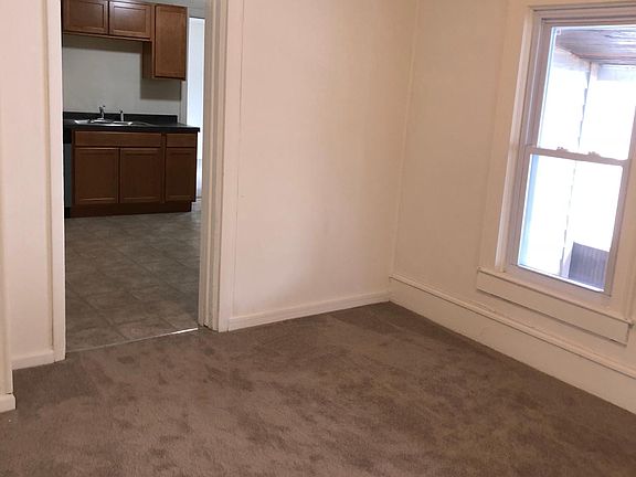 4th image of 16 Marion Ave #Upstairs