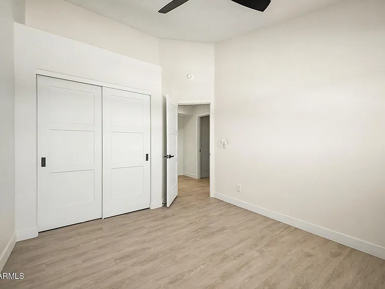 2084 N Sunset Dr — Photo 27