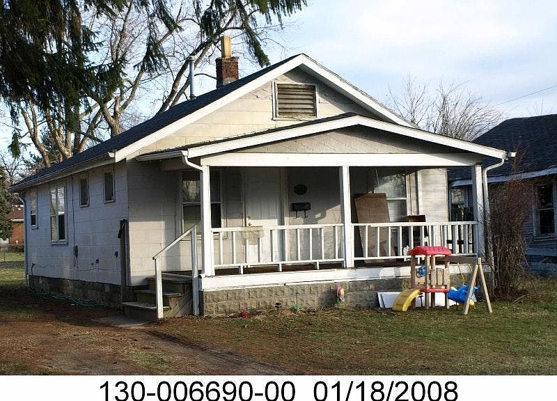 2nd image of 2174 Lamont Ave