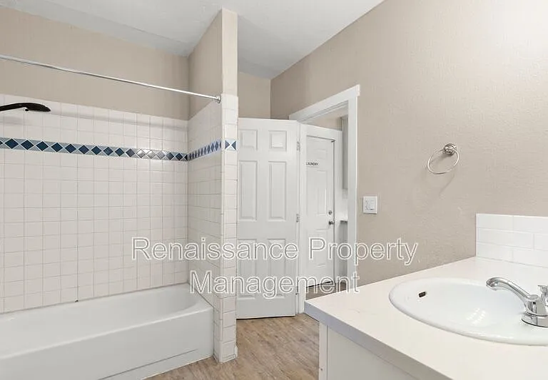 400 E Ellis St — Photo 19