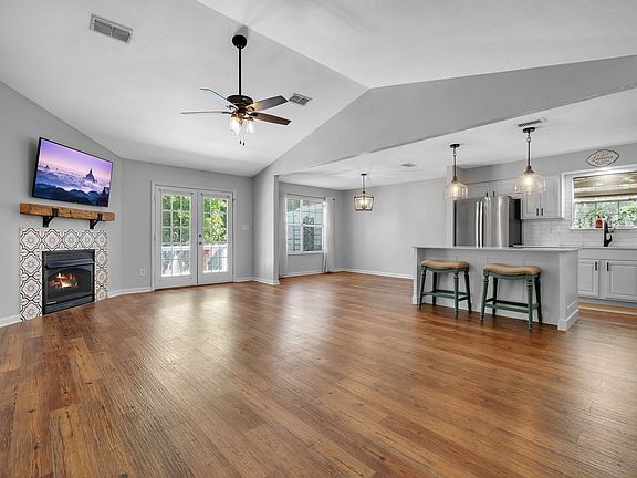 4th image of 2964 Glen Ives Dr