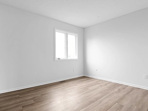 4th image of 3021 Acorn Ct #3021