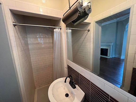 4th image of 7 Kensington Ave APT 1