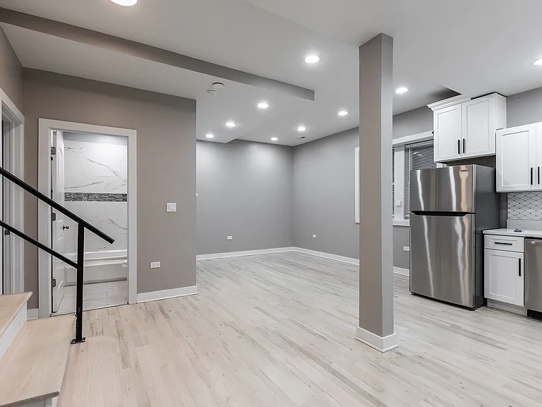 1430 N Maplewood Ave #102 — Photo 5