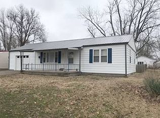 1104 Florence Dr, Fairfield, IL 62837