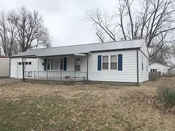 1104 Florence Dr, Fairfield, IL 62837