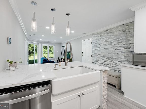 5th image of 7592 Lakeside Village Dr APT A