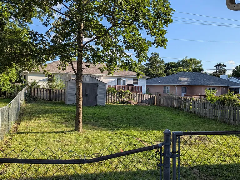 2504 Morning Glory Dr — Photo 3