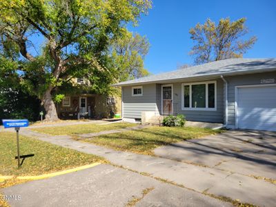 215 1st Ave NW, Ashley, ND, 58413