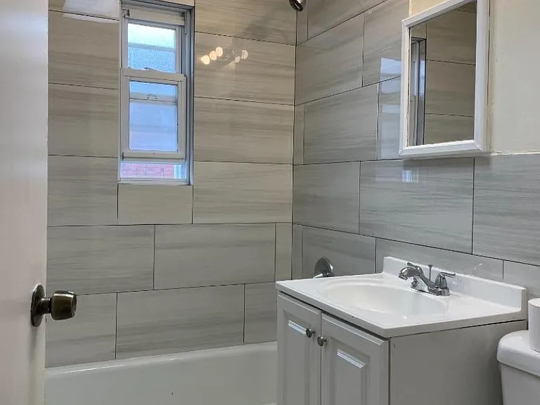 138 Midland Pl — Photo 5