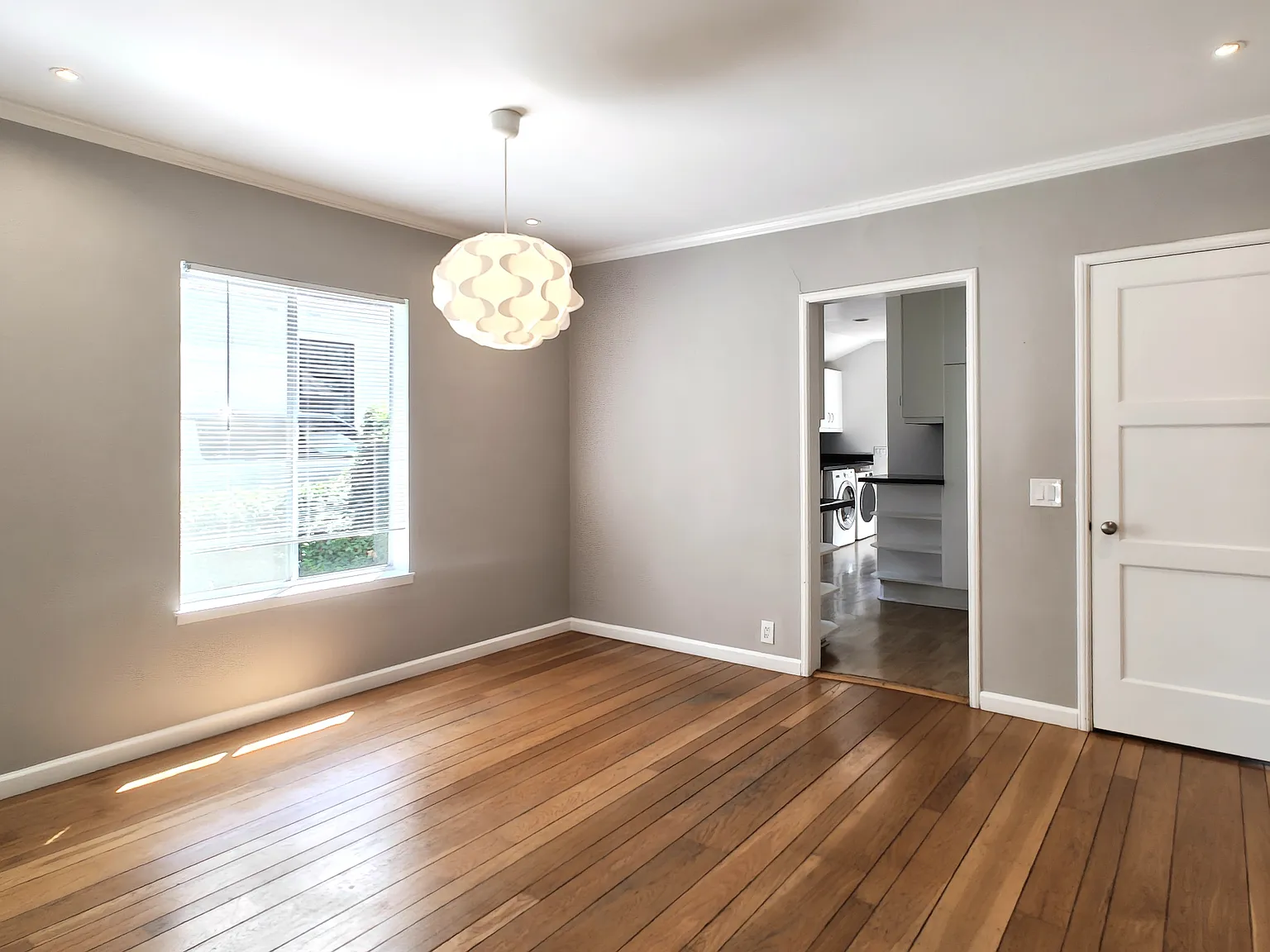 3 bed, 1599 sqft, $7,798 — Photo 3
