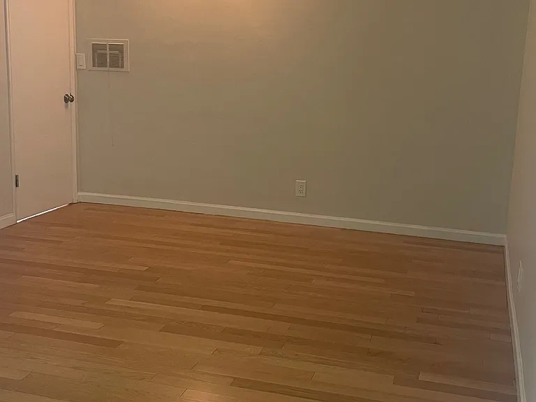 2542 N Beachwood Dr #6 — Photo 14