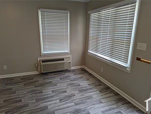 4th image of 1019 S Church St