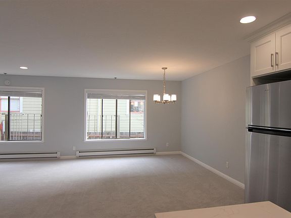 5th image of 321 Chestnut St
