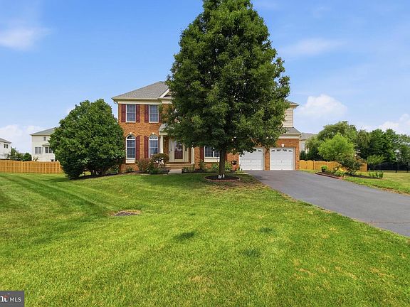 2nd image of 43679 Lucketts Bridge Cir