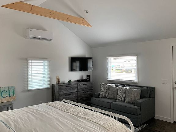 4th image of 401 W Lake Dr