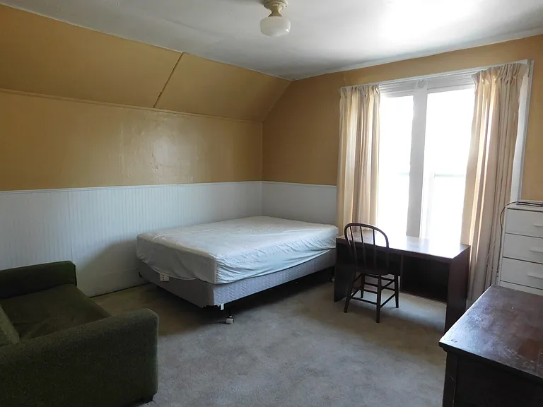 335 NE Kamiaken St #C2 — Photo 3