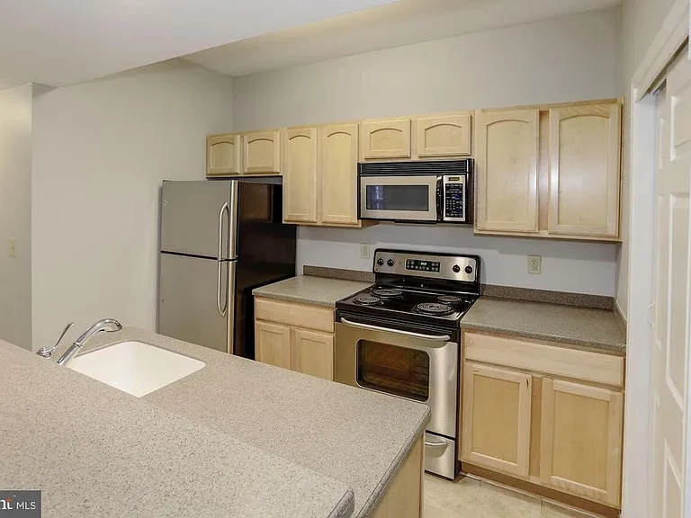 3918 Penderview Dr — Photo 5