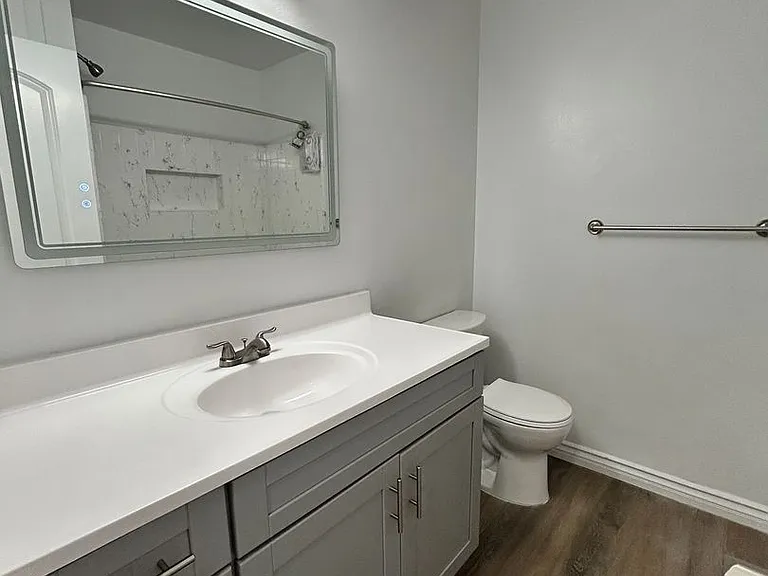 13860 Burbank Blvd — Photo 31