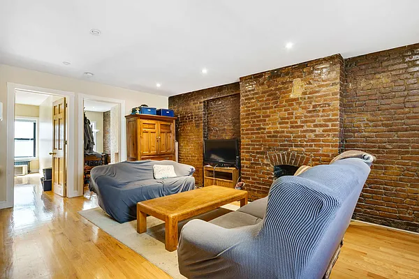 Rented by Anchor Associates | media 31