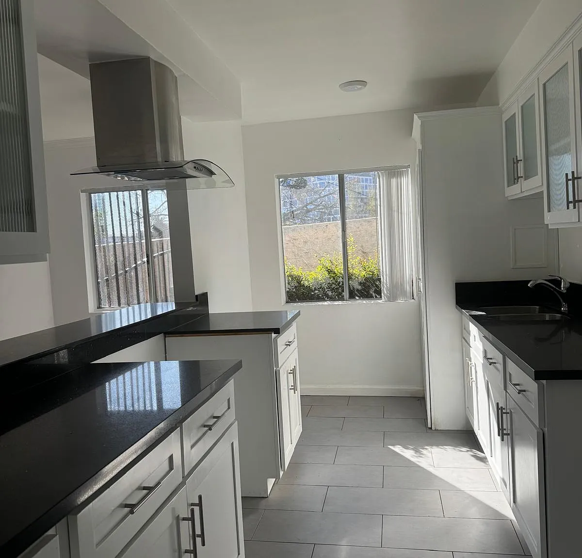 2 bed, 1200 sqft, $2,450 — Photo 2