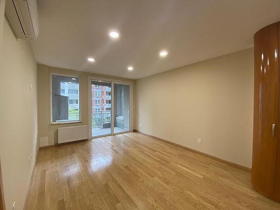4th image of 105 Oceana Dr E #44