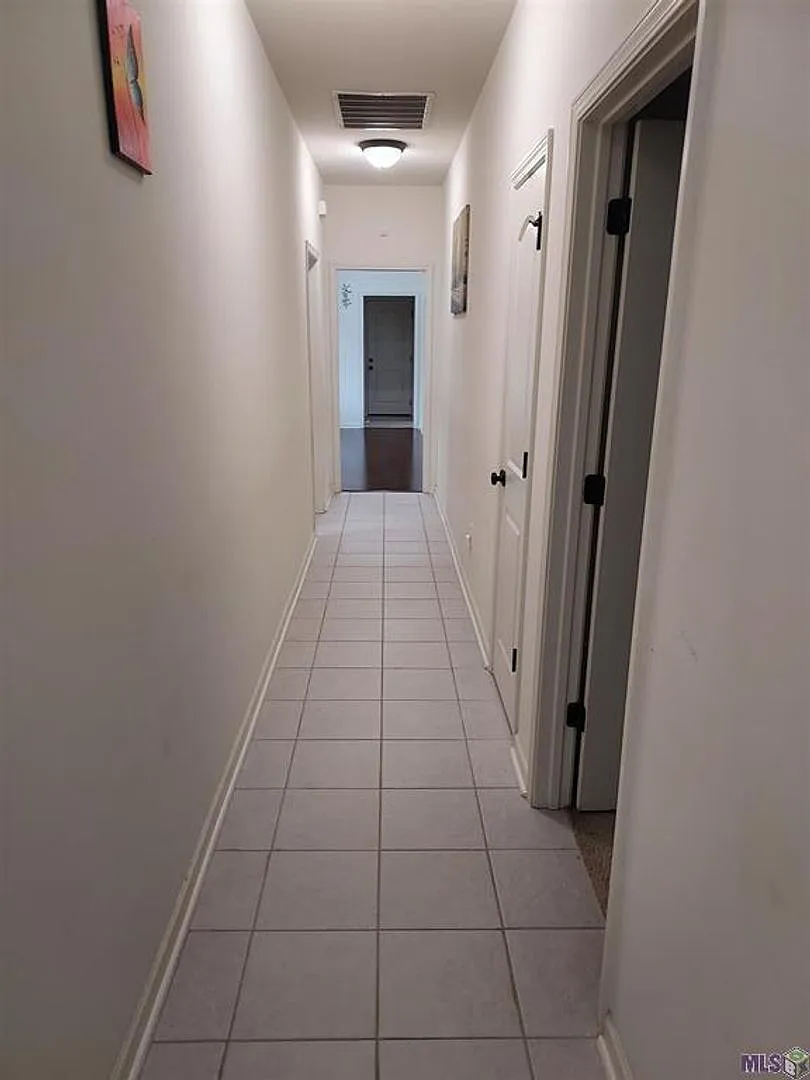 Crows Nest Drive 18328 — Photo 4