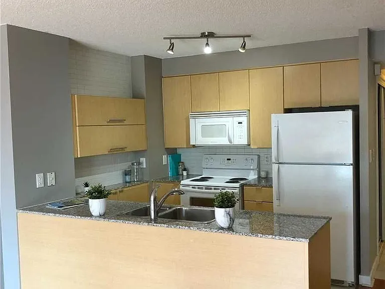 11 Brunel Ct #201 — Photo 5