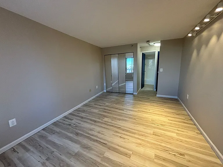 98 Wells St #401 — Photo 11