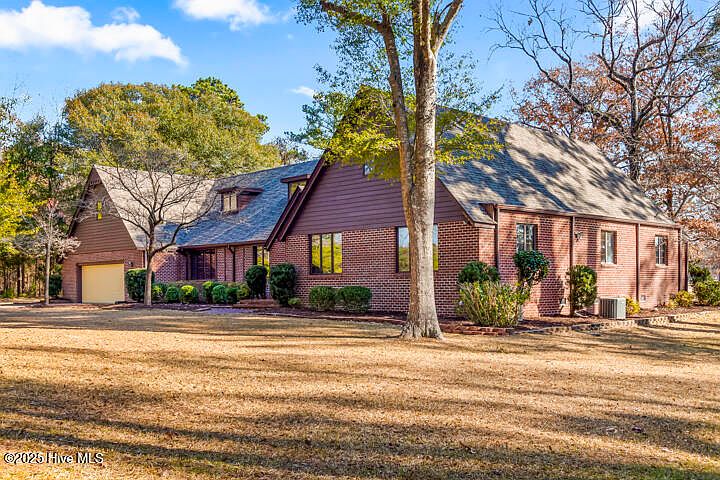 1st image of 759 Country Club Drive W