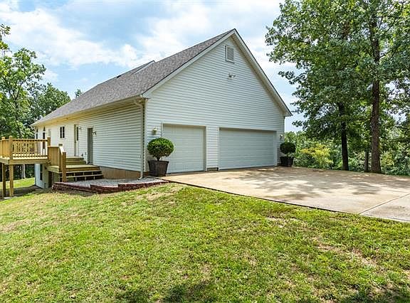 5th image of 325 Glenwood Dr