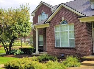 10101 Jasmine Dr, Walled Lake, MI 48390