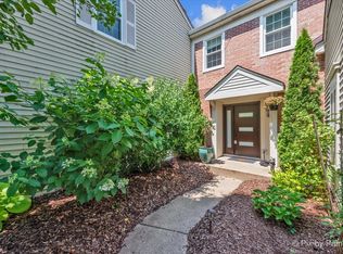 1085 Oswego Rd, Naperville, IL 60540