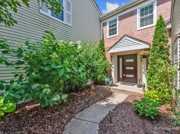 1085 Oswego Rd, Naperville, IL 60540