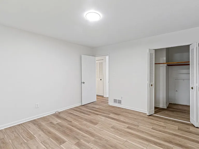 Foreman Apartments — Photo 42