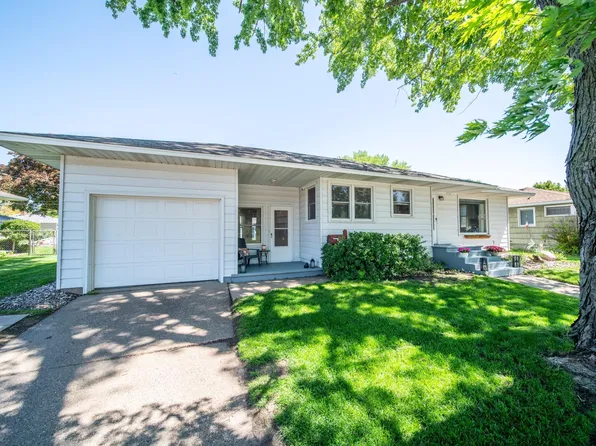 628 W Sarnia St, Winona, MN 55987