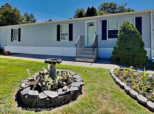 8 Kay Ln, Howell, NJ 07731