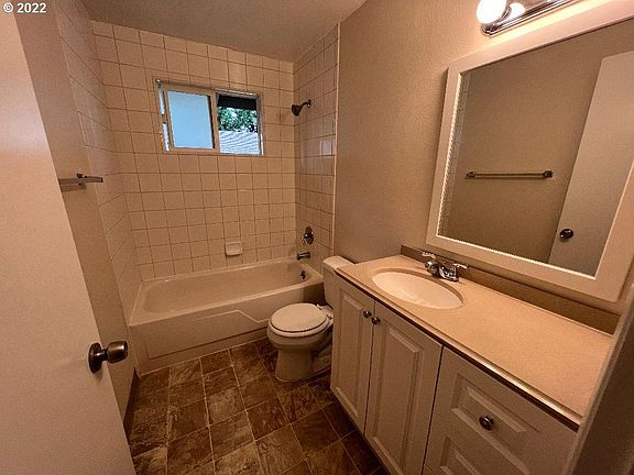 5th image of 4906 SE Boardman Ave