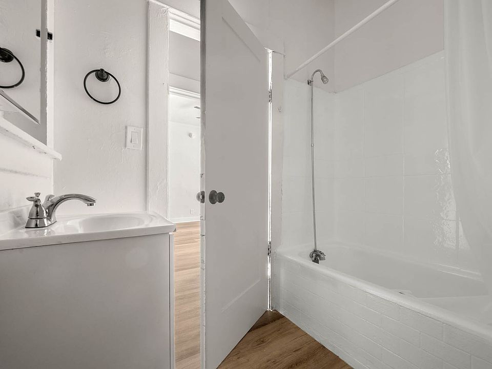 1st image of 1143 W 17th St #B7